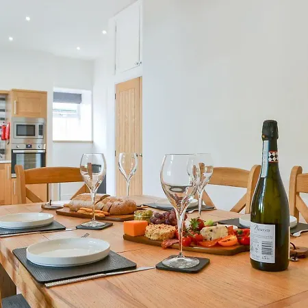 Pendragon - Uk33316 Holiday home *