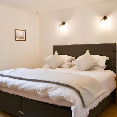 Holiday home Pendragon - Uk33316 *